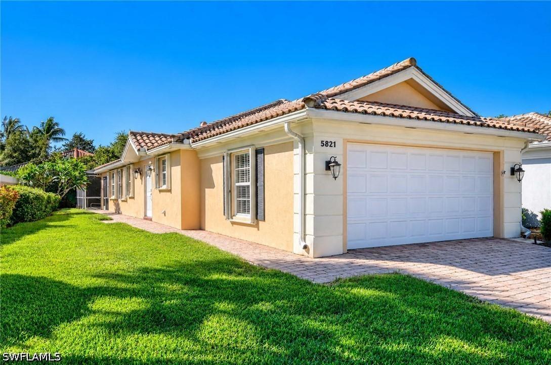 5821 Drummond Way, Naples, FL 34119