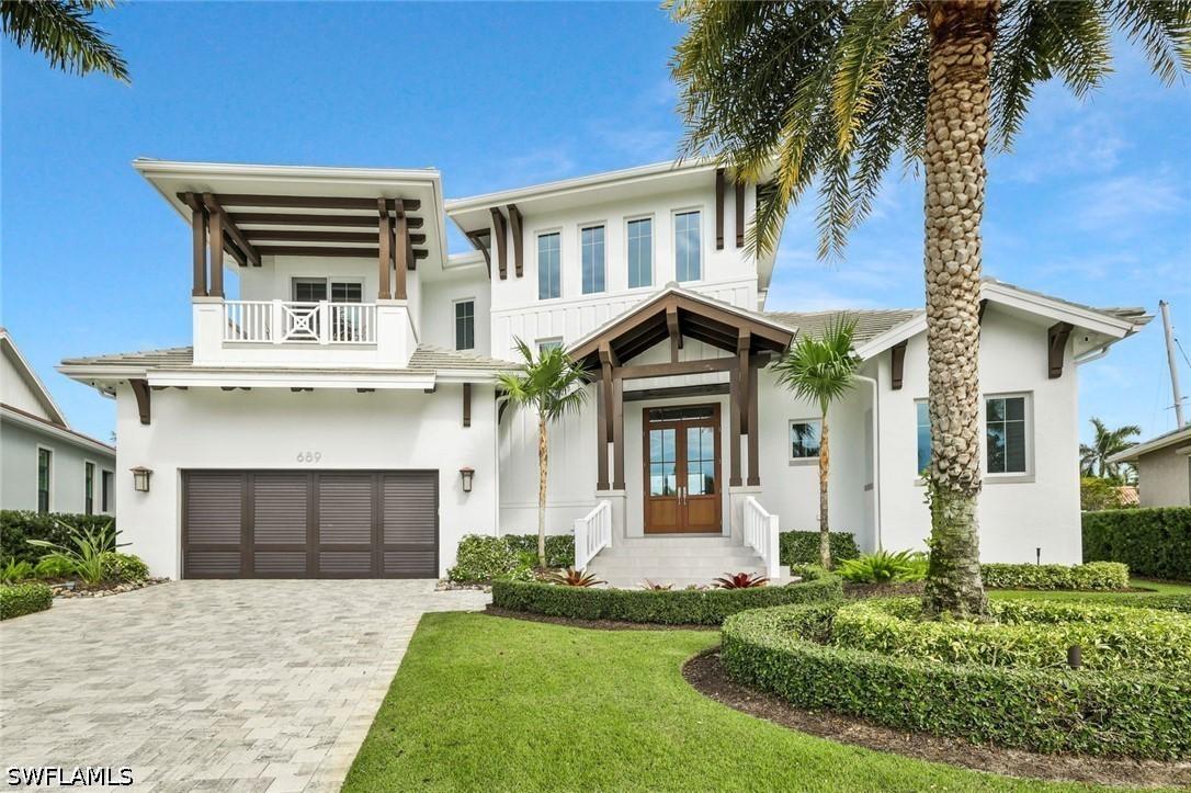689 Pelican Ct., Marco Island, FL 34145