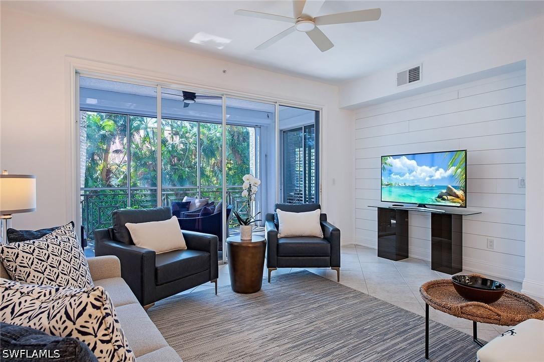 360 7th Ave. #4, Naples, FL 34102