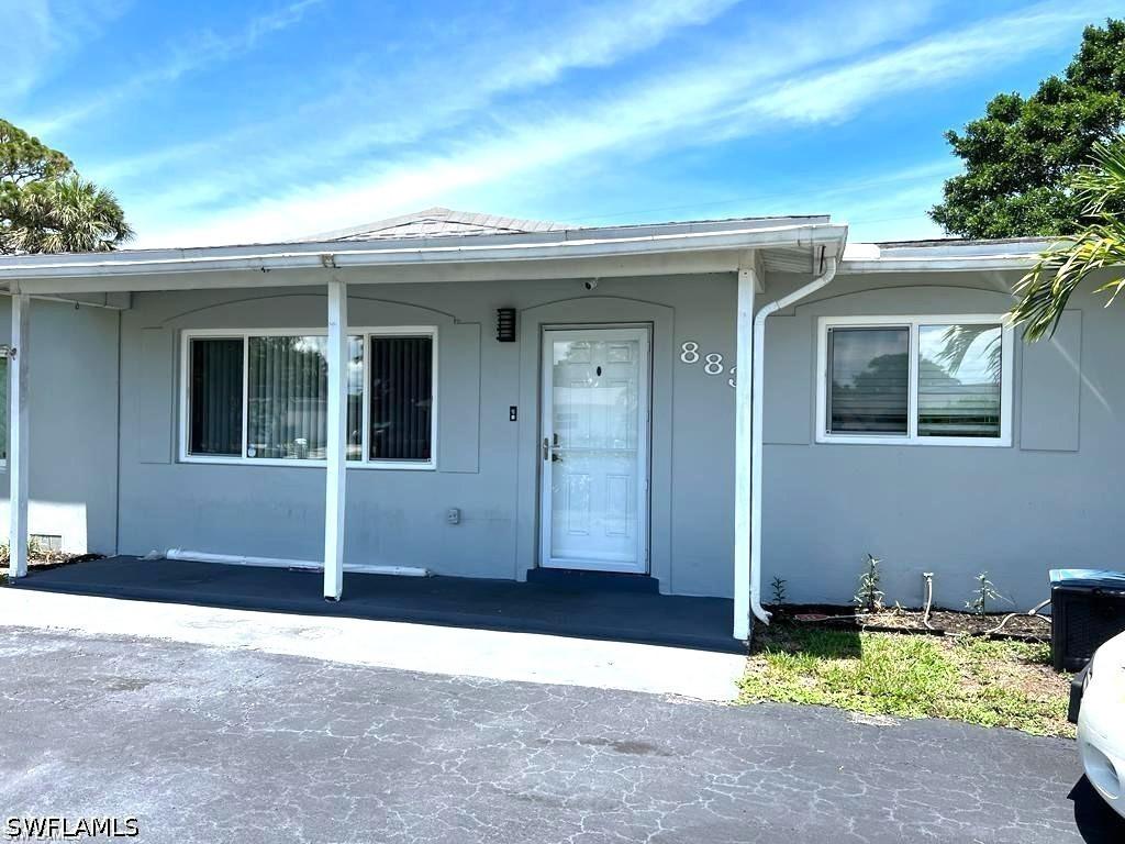 883 Coconut Cir., Naples, FL 34104