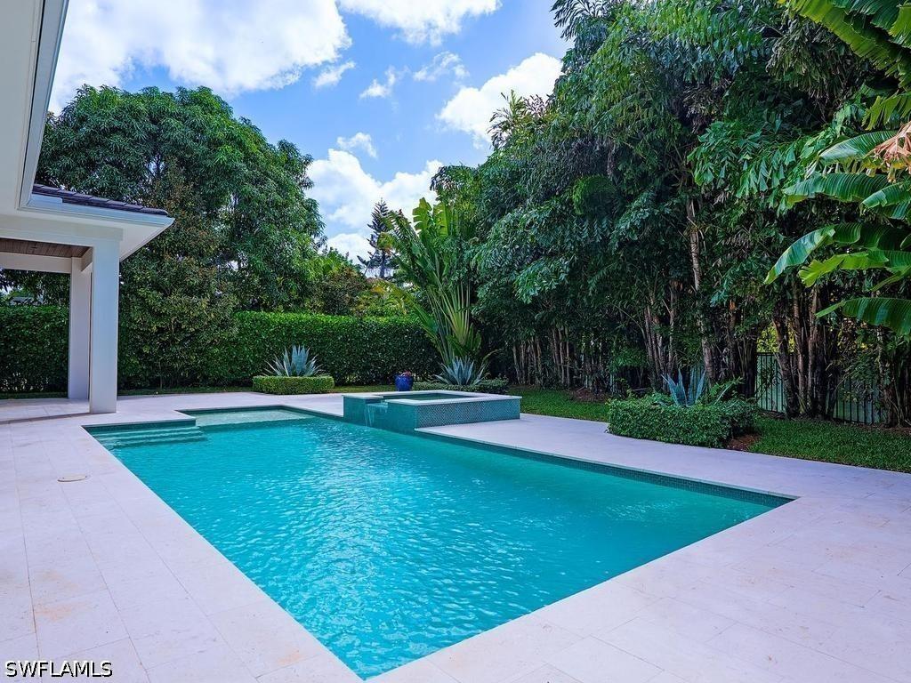 684 Bow Line Dr., Naples, FL 34103