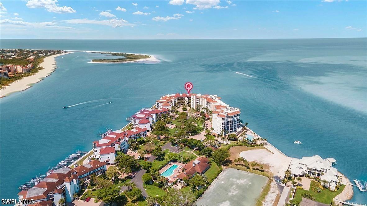 625 La Peninsula Blvd., Naples, FL 34113