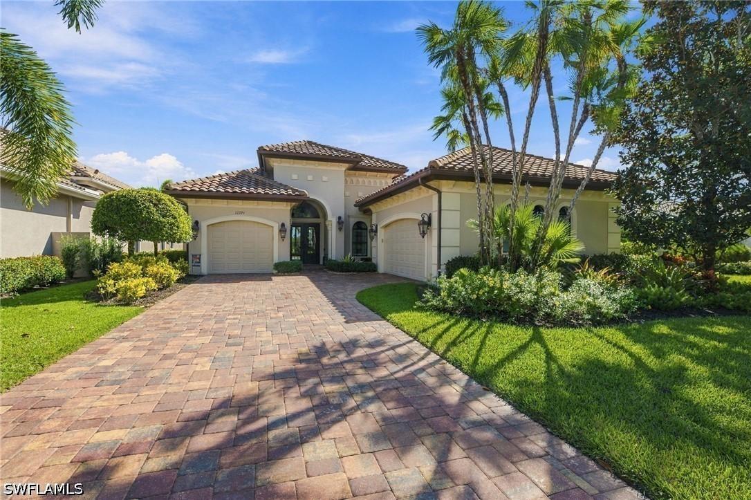 12324 Wisteria Dr., Naples, FL 34120