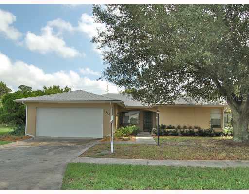 1848 Woodhaven Cir., Sarasota, FL 34232