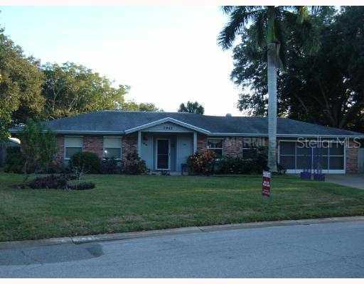 2942 Woodcrest Dr., Sarasota, FL 34239
