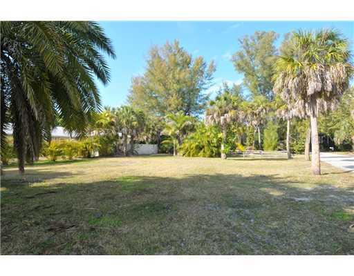 657 Siesta Dr., Sarasota, FL 34242