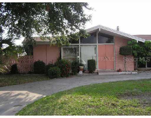 2716 Tanglewood Dr., Sarasota, FL 34239