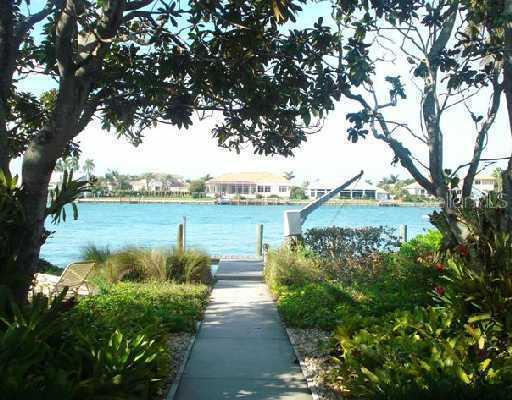 324 W Royal Flamingo Dr., Sarasota, FL 34236