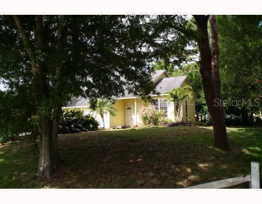 2140 Upton Ave., Sarasota, FL 34232