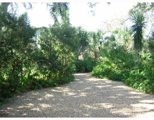 2324 Roselawn Cir., Sarasota, FL 34231