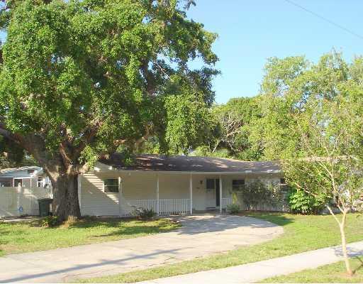 2446 Hyde Park St., Sarasota, FL 34239