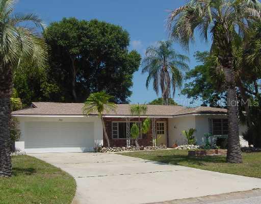 2522 Darwin Ave., Sarasota, FL 34239