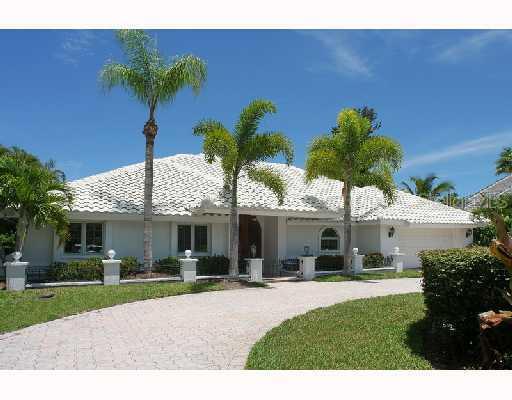 207 Robin Dr., Sarasota, FL 34236