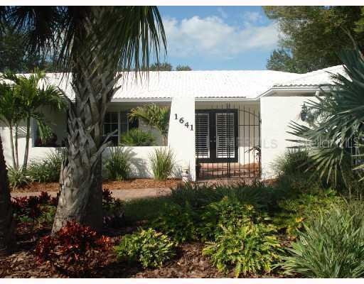 1641 Ridgewood Ln., Sarasota, FL 34231