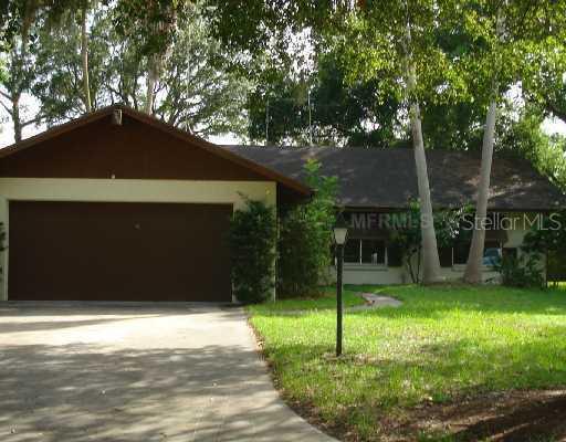 2806 Northwood Cir., Sarasota, FL 34234
