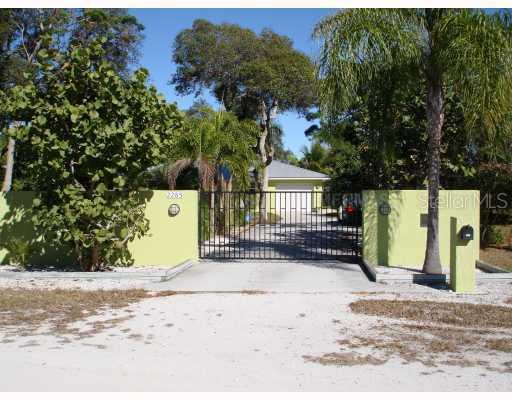 2285 Lemon Ave., Englewood, FL 34223
