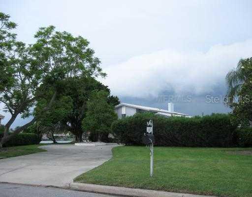 447 E Royal Flamingo Dr., Sarasota, FL 34236