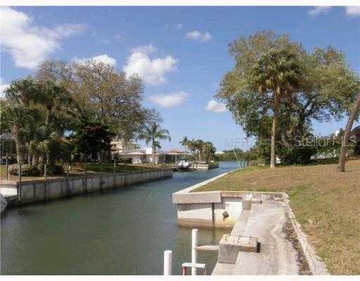 637 Bayshore Rd., Nokomis, FL 34275