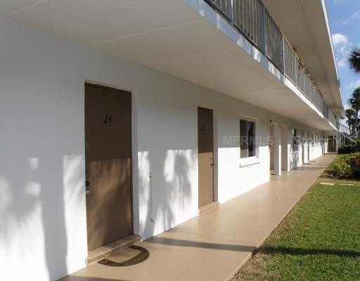 117 7th St. #24, Bradenton Beach, FL 34217