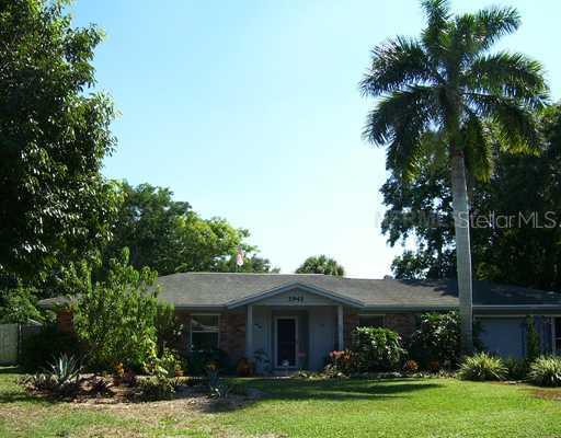 2942 Woodcrest Dr., Sarasota, FL 34239