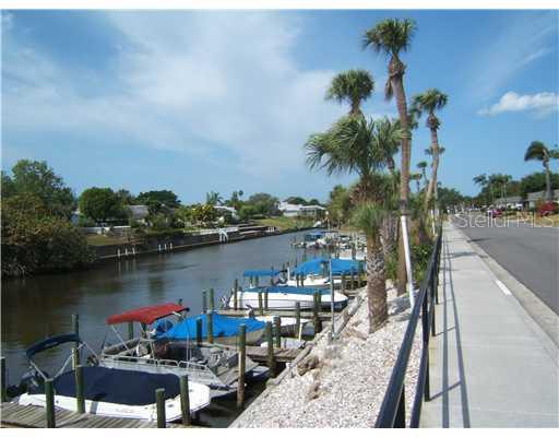 2405 Riverbluff Pkwy. #V-242, Sarasota, FL 34231