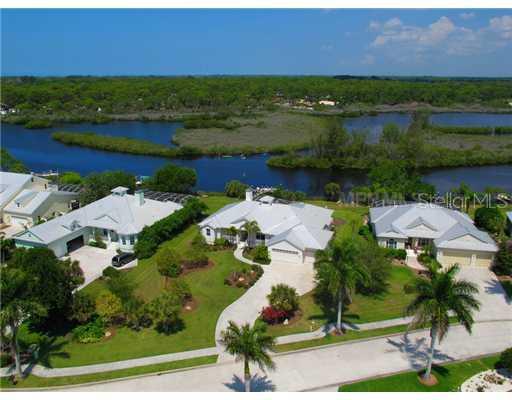 882 Hillcrest Dr., Nokomis, FL 34275
