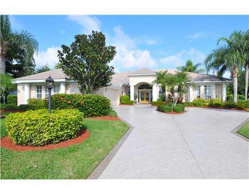 8206 Regents Ct., University Park, FL 34201