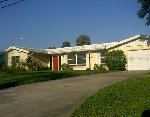 2704 Tanglewood Dr., Sarasota, FL 34239