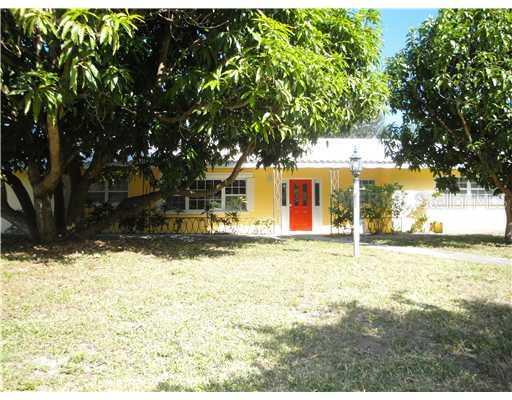 2709 Siesta Dr., Sarasota, FL 34239