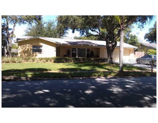 8904 N 124th Way, Seminole, FL 33772