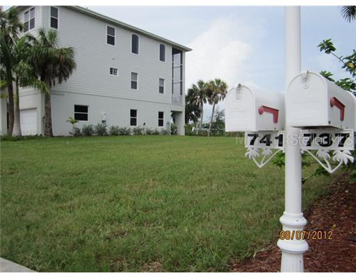 741 Shakett Creek Dr., Nokomis, FL 34275