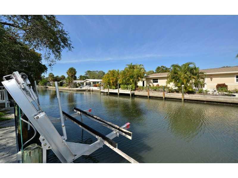 625 Buttonwood Dr., Longboat Key, FL 34228