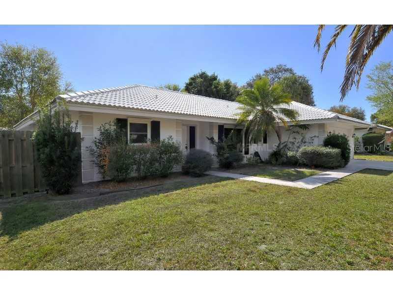 1810 Riviera Cir., Sarasota, FL 34232