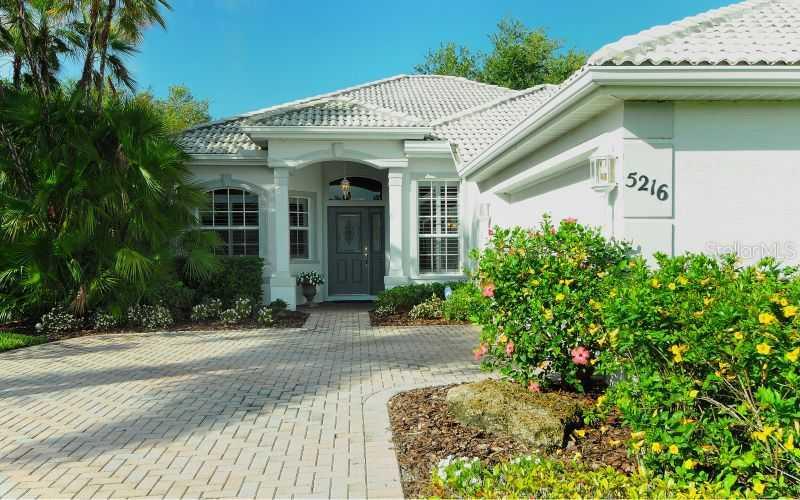 5216 Highbury Cir., Sarasota, FL 34238