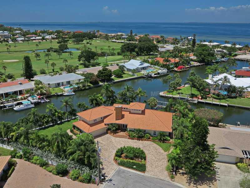 631 Foxworth Ln., Holmes Beach, FL 34217