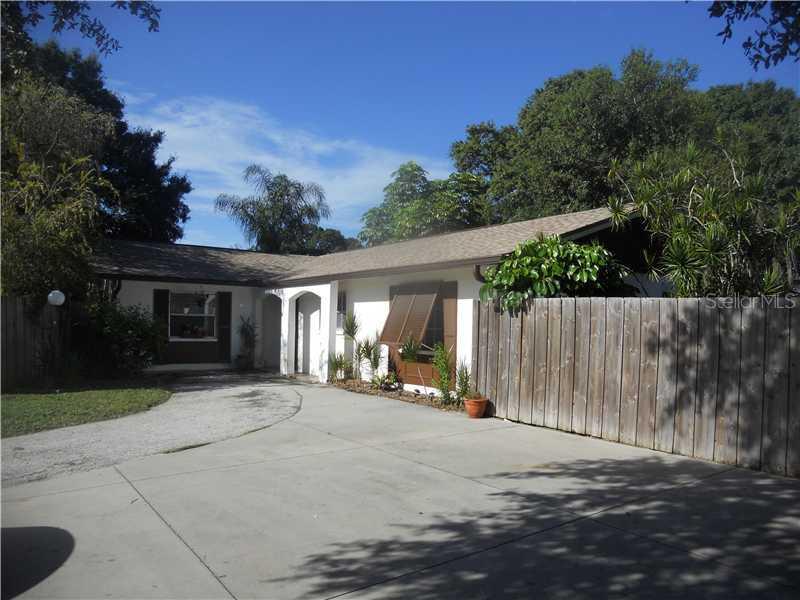 2422 Mcintosh Rd., Sarasota, FL 34232
