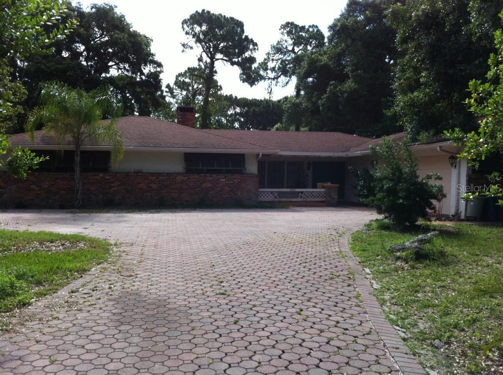 3521 E Forest Lake Cir., Sarasota, FL 34232