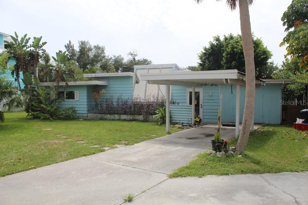326 Island Cir., Sarasota, FL 34242