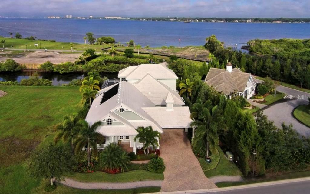 592 Fore Dr., Bradenton, FL 34208