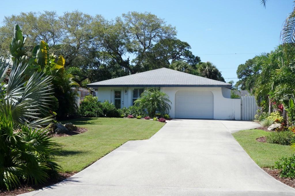 317 Pavonia Rd., Nokomis, FL 34275