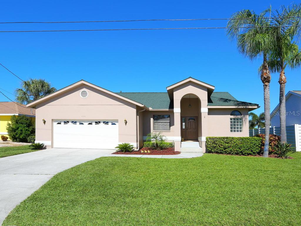 4509 4th Ave., Bradenton, FL 34208