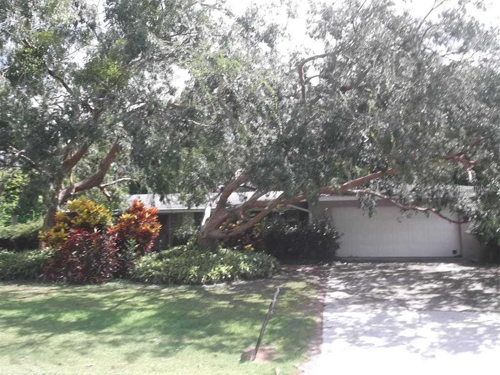 1556 Eastbrook Dr., Sarasota, FL 34231