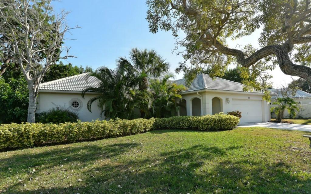 577 S Spoonbill Dr., Sarasota, FL 34236