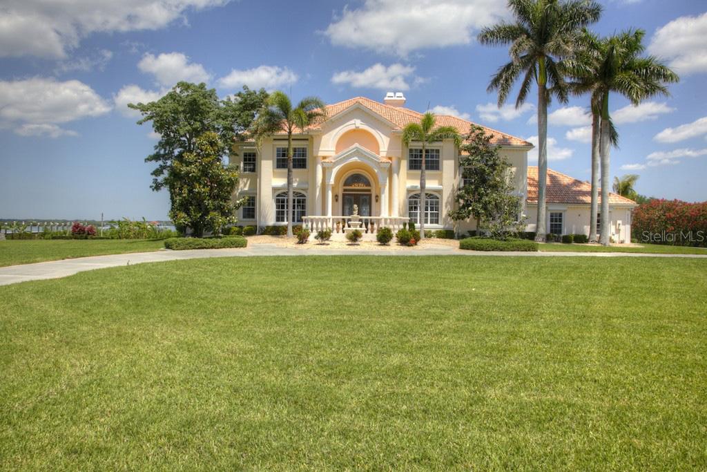 6170 9th Avenue Cir., Bradenton, FL 34212