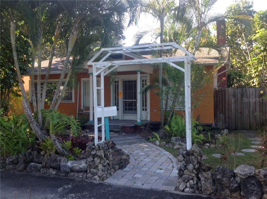 2419 7th Ave., Bradenton, FL 34205