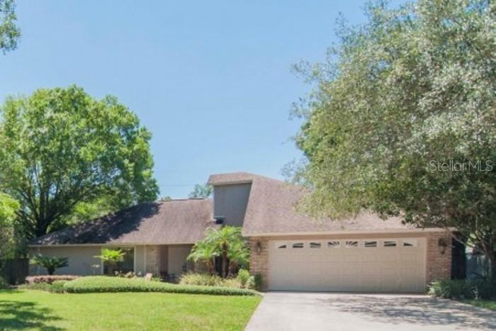 17904 Clear Lake Dr., Lutz, FL 33548