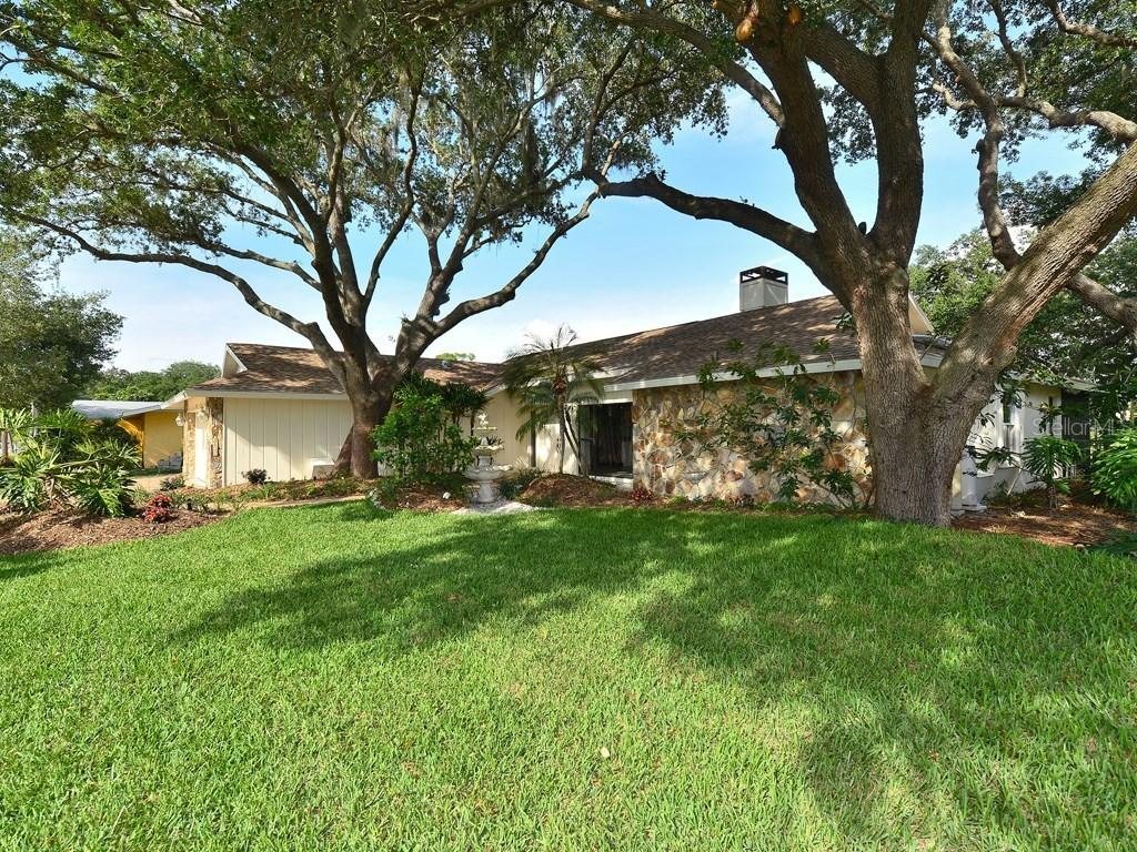 2415 River Ridge Dr., Sarasota, FL 34239