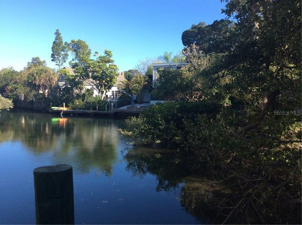 226 Garden Ln., Sarasota, FL 34242