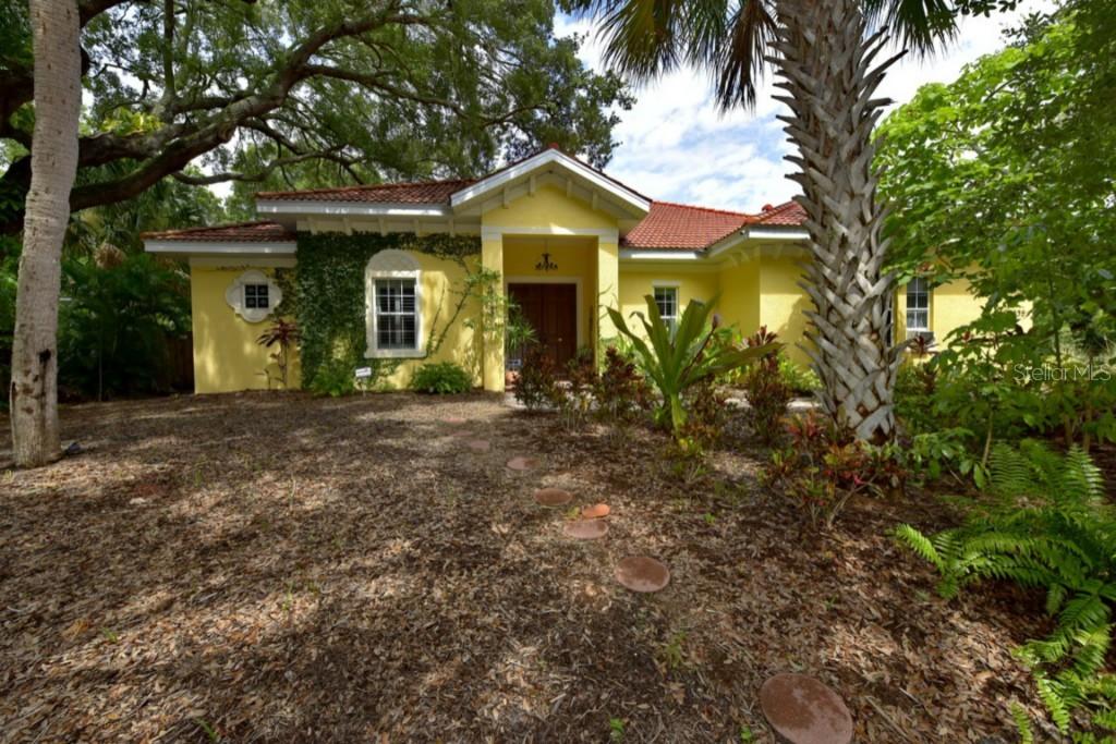 3635 Flores Ave., Sarasota, FL 34239