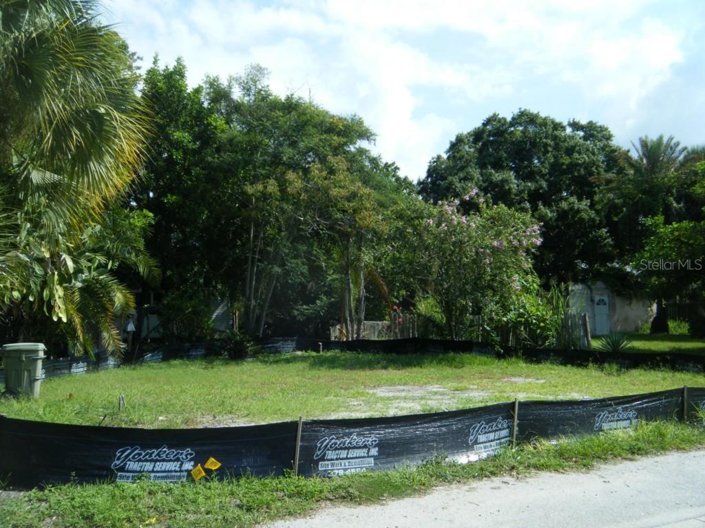 Devonshire Ln., Sarasota, FL 34236